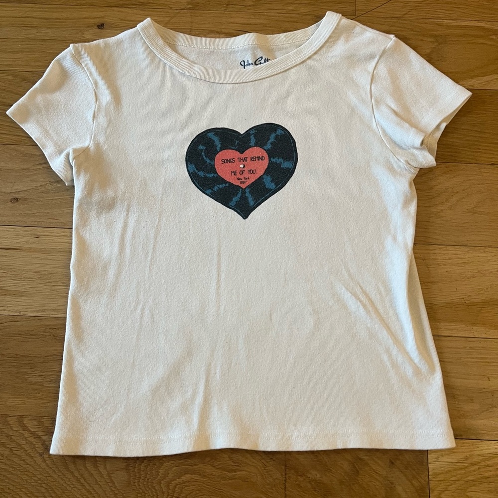 BRANDY MELVILLE T SHIRT🍥 so cutie!!